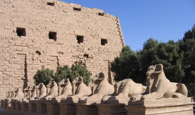 Karnak_sphinxes